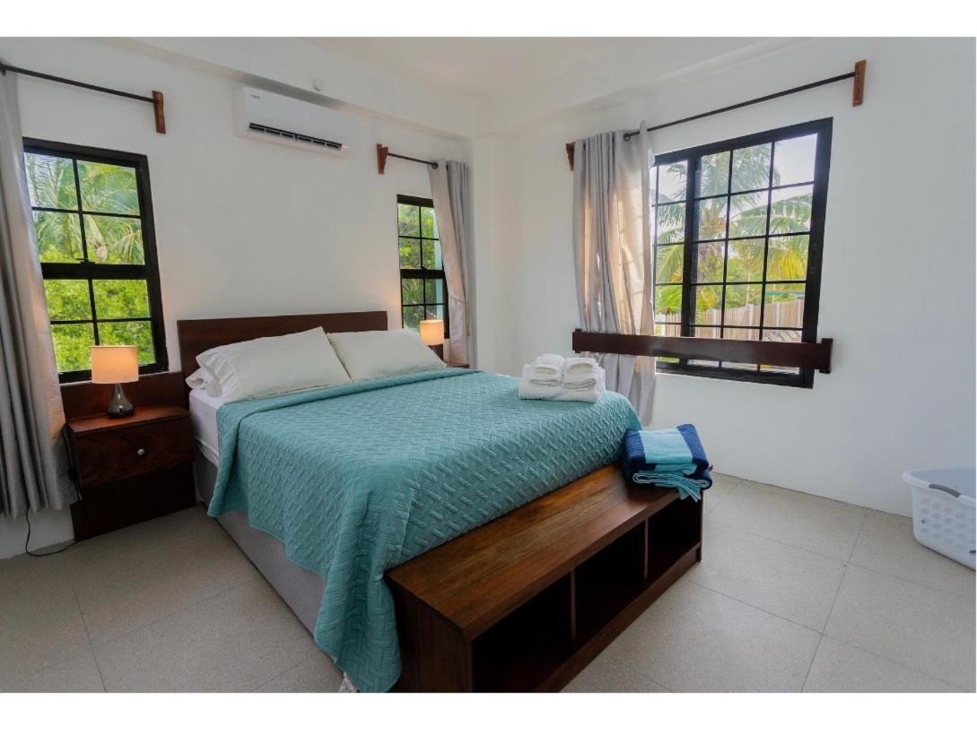 Bay Towers Aparthotel Caye Caulker Kültér fotó